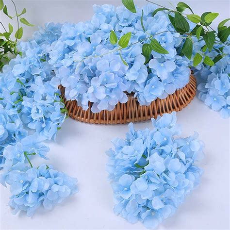 Hortensia artificiel bleu en gros plan