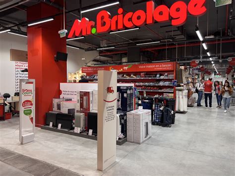 Magasin Mr Bricolage avec zone de location