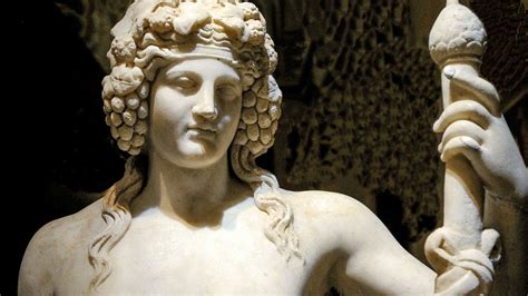 Représentation de Dionysos couronné de lierre
