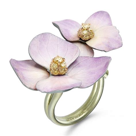 Bague Hortensia Boucheron Nature Triomphante