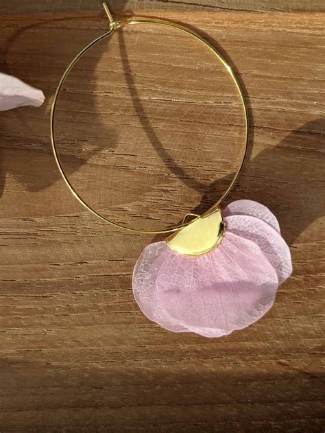 Échantillons de pétales stabilisés pour les bijoux Boucheron