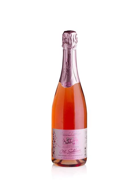 Verre de Crémant rosé avec bulles et fruits rouges