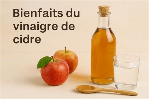 Image d'une bouteille de vinaigre de cidre avec des pommes et des feuilles de lierre en arrière-plan