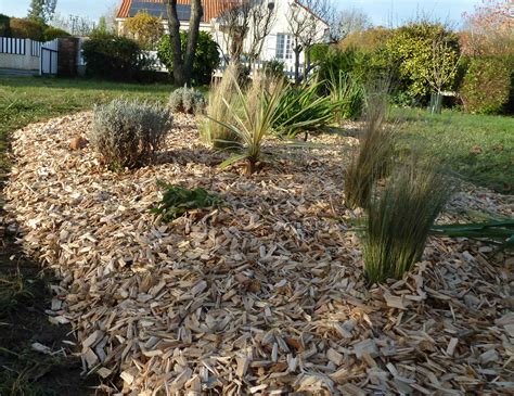 Exemple de jardin aménagé avec paillage bois