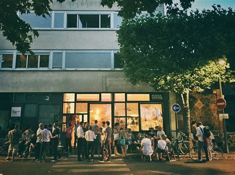 Extérieur du Rugs & Coffee à Houilles