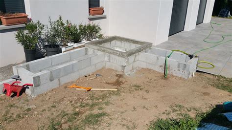 Schéma de construction d'une jardinière en parpaing