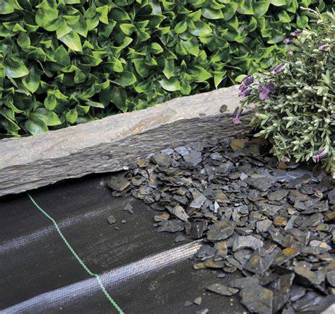 Exemple de toile de paillage recouverte de paillis minéral