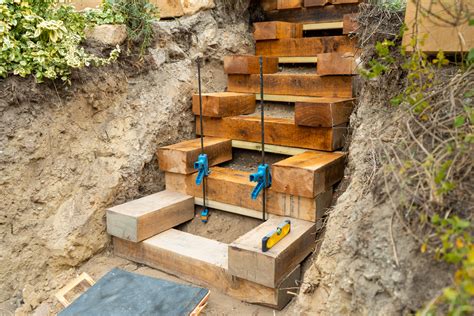 Exemple d'escalier de jardin réalisé avec des traverses en chêne