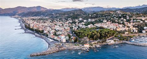 Panorama de Bordighera avec palmiers