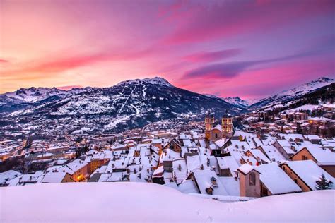 Vue sur la vallée de Serre Chevalier depuis l'ascension du Granon