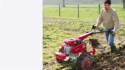 Motoculteur avec charrue