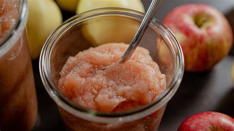 Compote pomme hibiscus dans des verrines