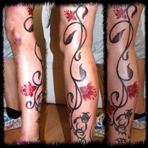 Tatouage de vigne grimpante sur le dos