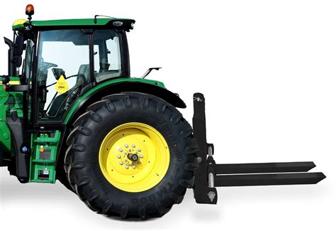Détail technique d'une fourche à palettes améliorée sur un tracteur