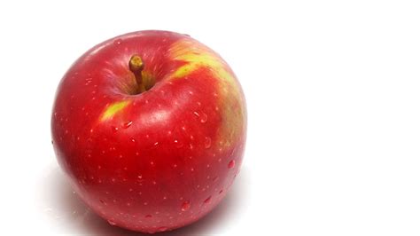 Plan rapproché d'une pomme Ambrosia à la peau bicolore éclatante