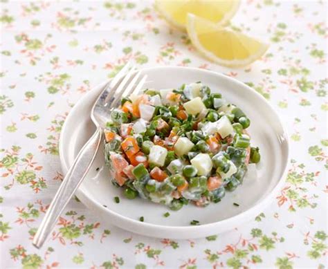Assiette de macédoine de légumes frais