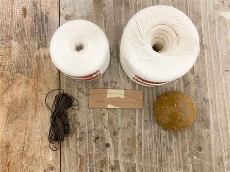 Préparation du fil de cordonnerie à la poix