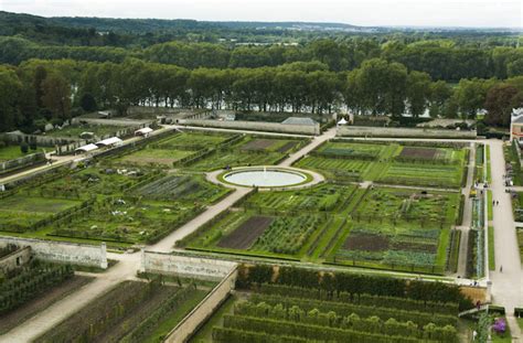 Vue aérienne du Potager du Roi avec ses carrés de culture