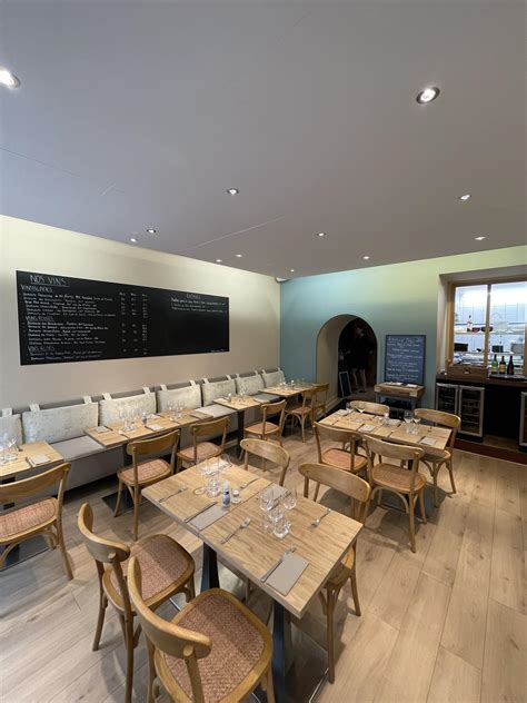 Intérieur chaleureux du restaurant L'Ardoise des Cloutiers