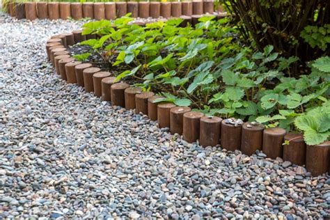 Bordures de jardin en matériaux recyclés