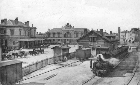 Ancienne gare du Petit Anjou avec des photos d'époque