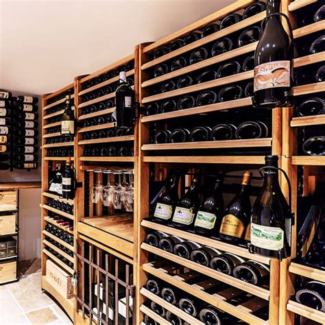 intérieurs d'une cave à vin et rhum moderne