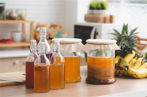 Mère de vinaigre dans un vinaigrier