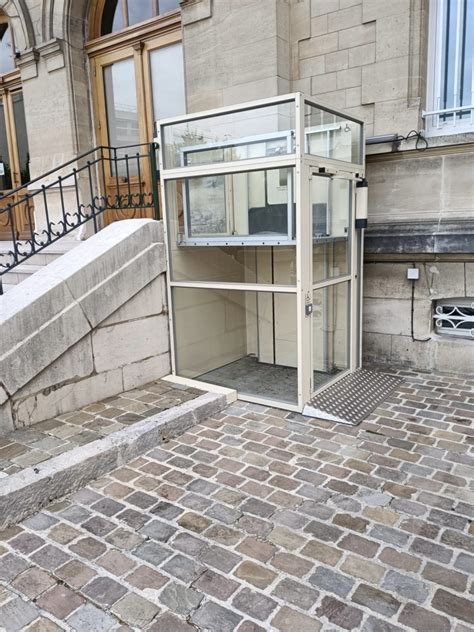 Élévateur PMR extérieur