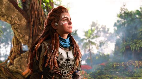 Aloy utilisant l'Ailegide pour planer au-dessus des paysages de Forbidden West