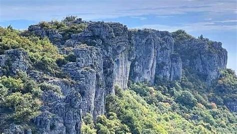 Falaises dolomitiques de Labeil
