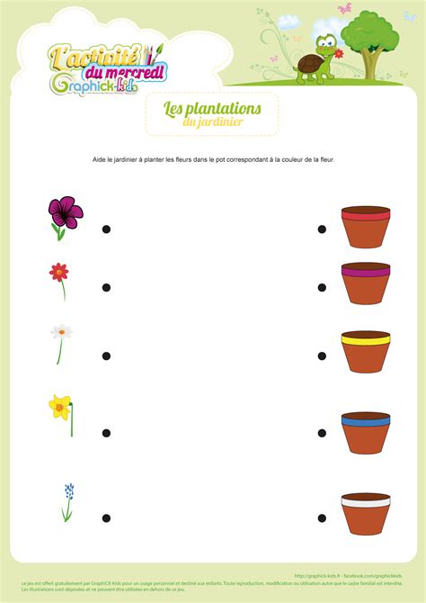 Enfant jouant au jardinier en maternelle