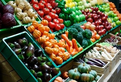 Étals de fruits et légumes frais et colorés