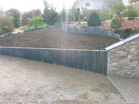 Potager structuré avec des bordures de retenue de terre