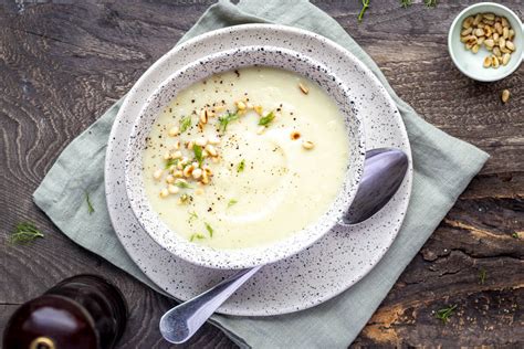 Velouté de fenouil crémeux dans un bol