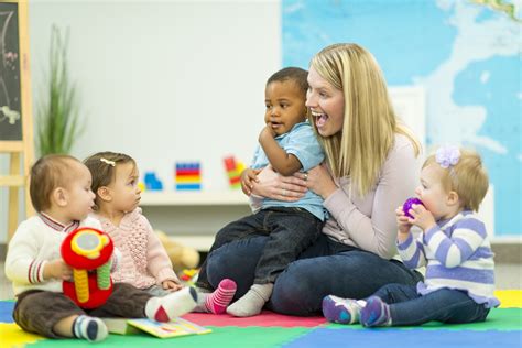 professionnels de la petite enfance en discussion