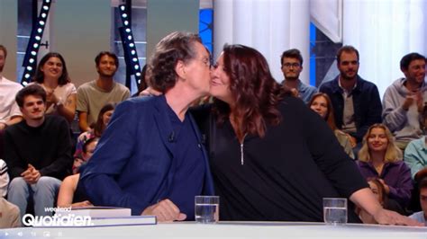 Photo de famille de Francis Cabrel avec sa femme et ses filles