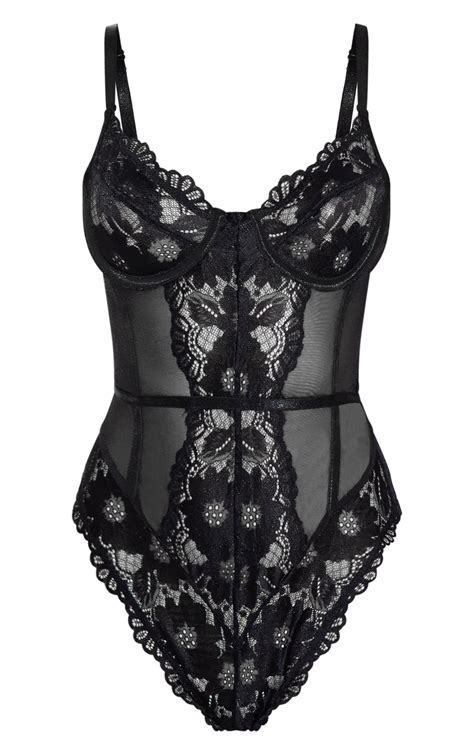 Comparaison entre un body en dentelle et un body en coton