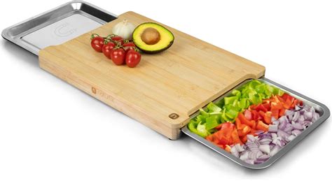 Planche à découper avec courgettes et riz