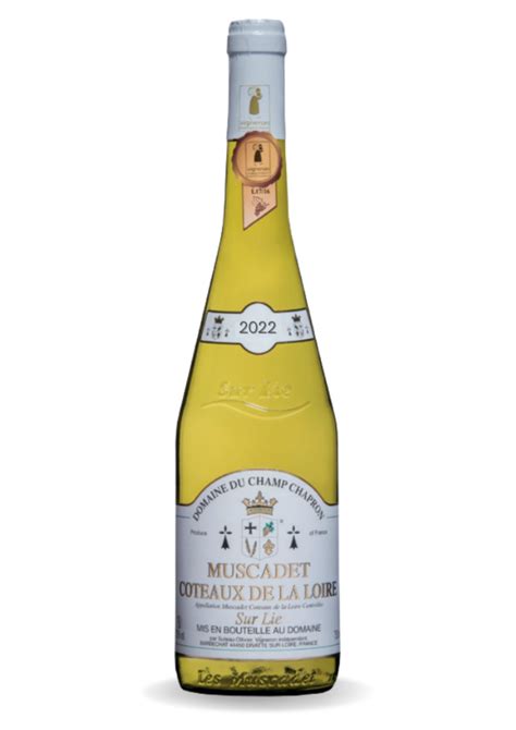 Bouteille de Muscadet sur Lie avec dépôt de lie