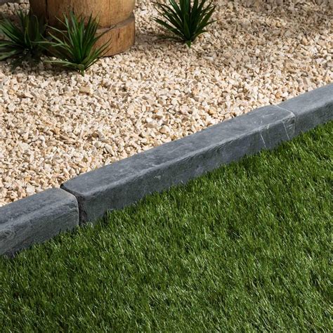 Exemple de jardin avec des bordures en ardoise