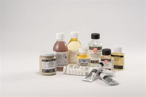 Matériaux de peinture : huiles, acryliques et médiums pour artistes