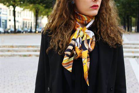 Différentes façons de porter un carré Hermès
