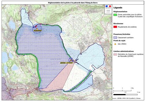 Carte marine indiquant les zones de rejet autorisées pour les eaux noires et l'emplacement des installations de réception dans les ports.