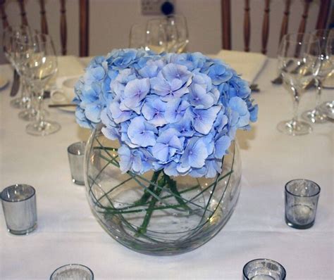 Exemple de composition florale avec hortensias et callas