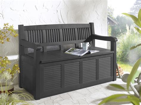 coffre de jardin servant de banc