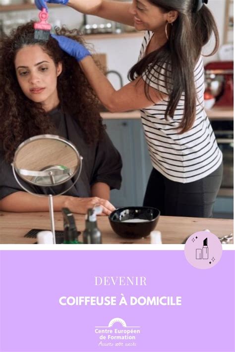 Coiffeuse à domicile en action