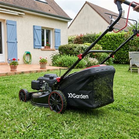 Tondeuse mulching avec bac de ramassage visible