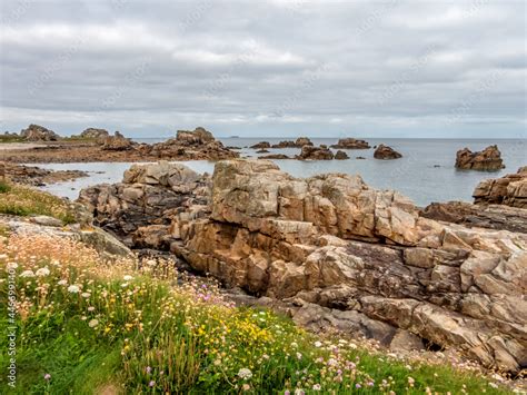 Paysage côtier breton avec des rochers