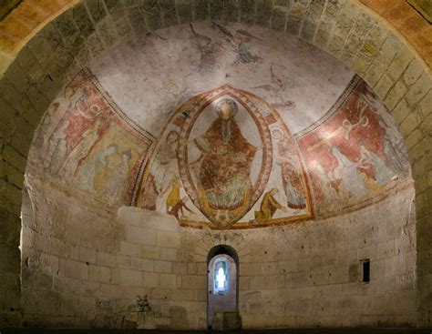 Peintures murales de la crypte romane de l'abbatiale Saint-Pierre