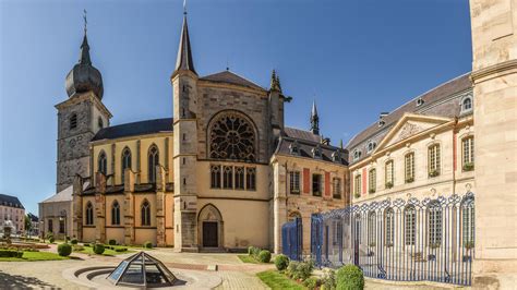 Intérieur de l'abbatiale Saint-Pierre de Remiremont